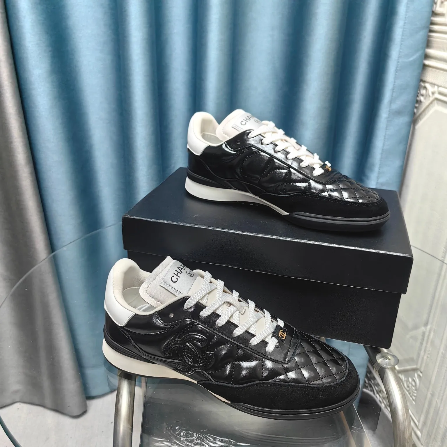👟👟Ex-factory price 520👟👟 Chanel Chanel - 2024 counter top casual sports shoes This classic design; the upper is electro-embroidered with a variety of techniques; the outsole is fashionable and sporty; it is unusual to incorporate a variety of color matching elements... The diversified mix and match is very beautiful and versatile, casual, fashionable, sports and outdoor can be taken into account... ꫛꫀꪝ Go➫ Material: ❶Upper made of: Original imported mixed-breed sheep ❷Inside made of: original imported breathable sheepskin ❸Outsole based on: original TPU outsole Full set of boutique packaging for women 35–41